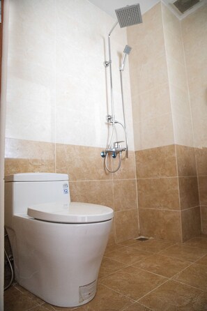 Deluxe Double Room | Bathroom - Tu Phuong Hotel (Ho Chi Minh City)