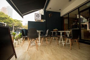 Terrace/patio - Hexa Hotel & Backpackers Capsules Bukit Bintang (Kuala Lumpur)