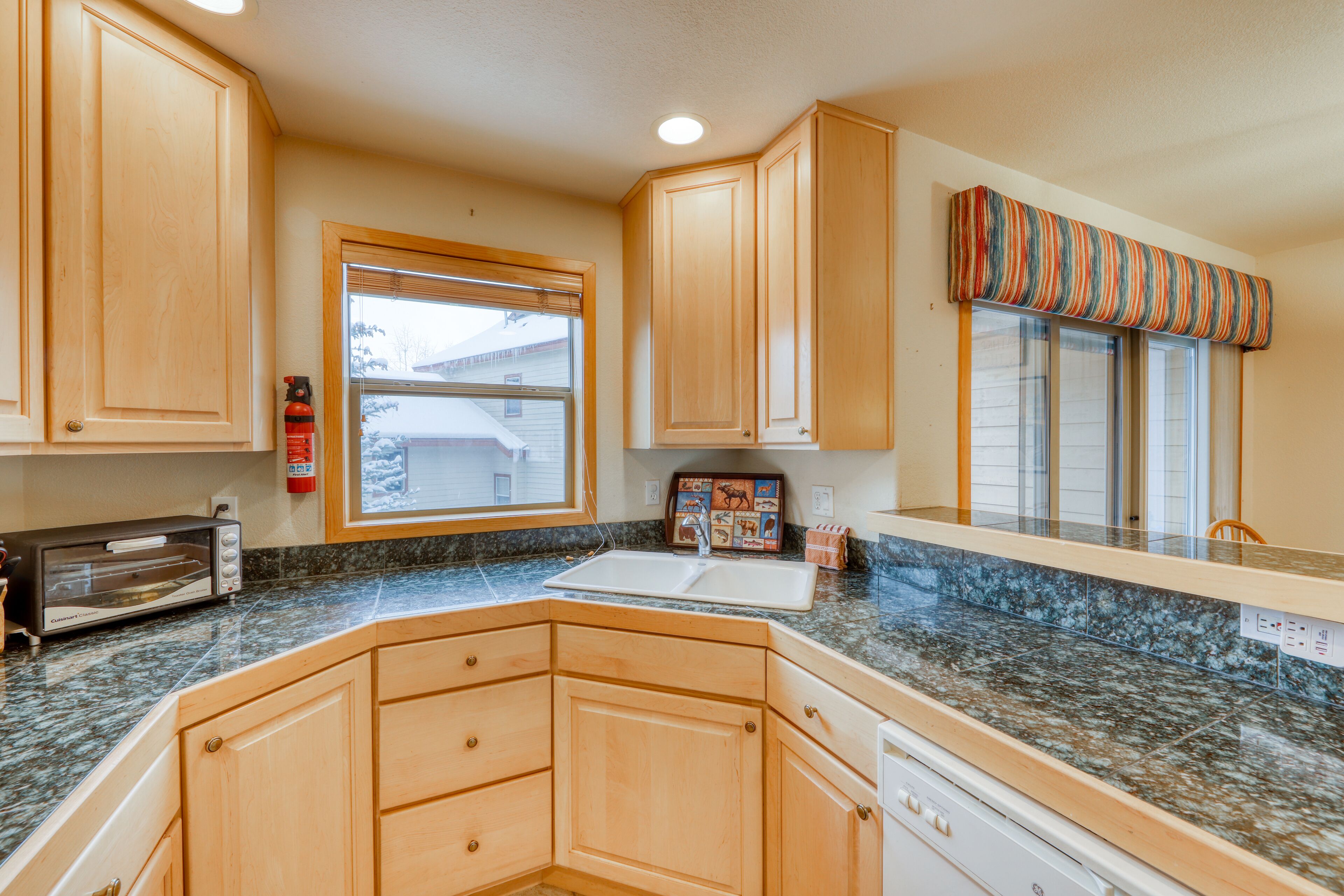 Unique dog-friendly townhome with hot tub & fireplace - walk to shops & eateries