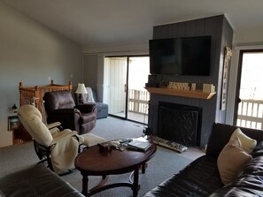 Smart TV, fireplace, DVD player, table tennis