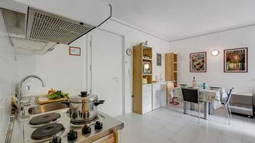 Fridge, microwave, stovetop, coffee/tea maker