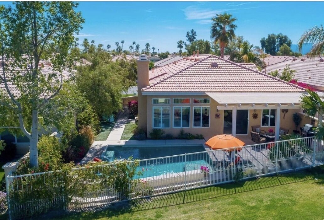 HOME ON GOLF COURSE WITH SALTWATER POOL&SPA 2 MI TO COACHELLA!
