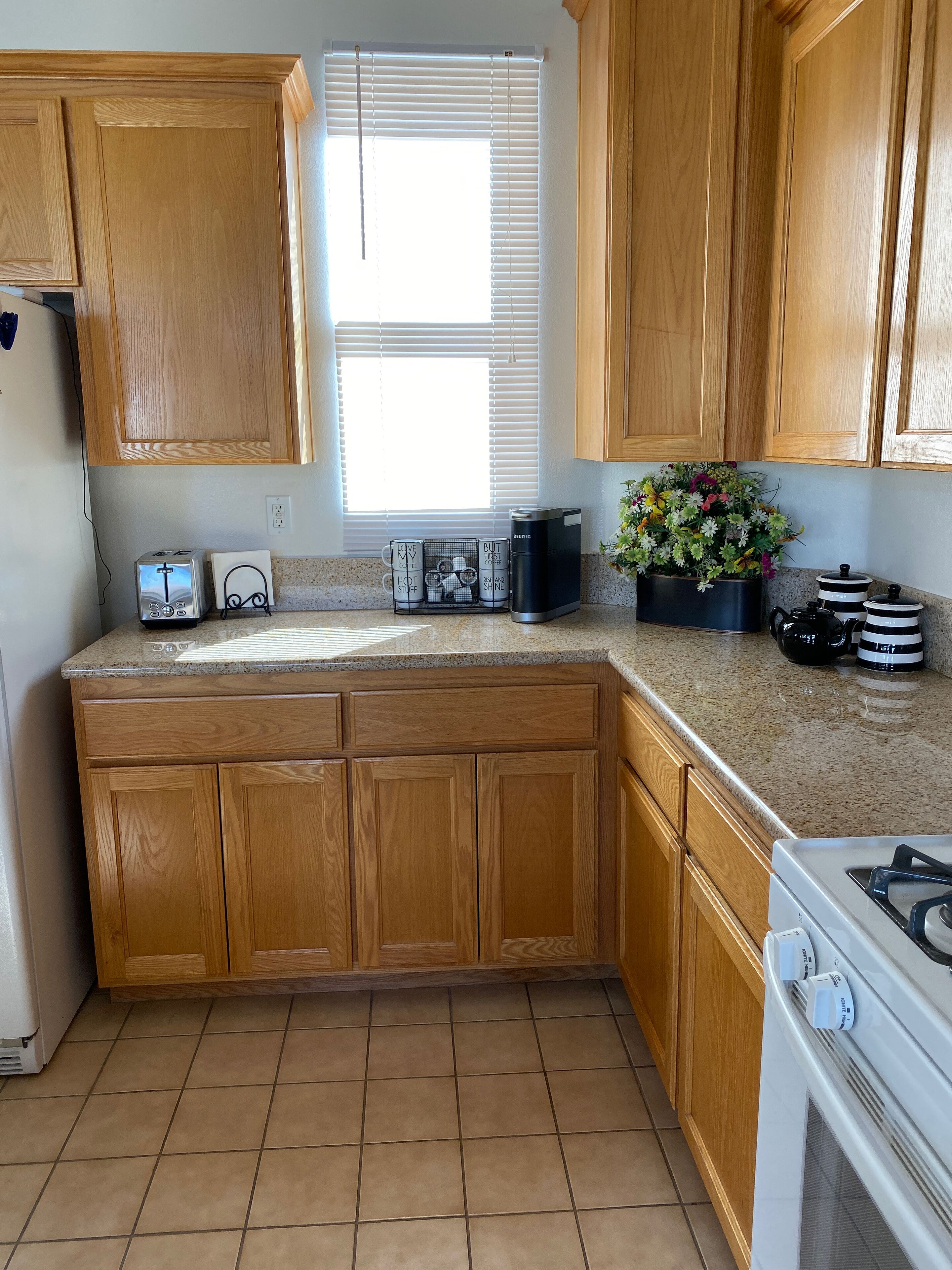 HOME ON GOLF COURSE WITH SALTWATER POOL&SPA 2 MI TO COACHELLA!