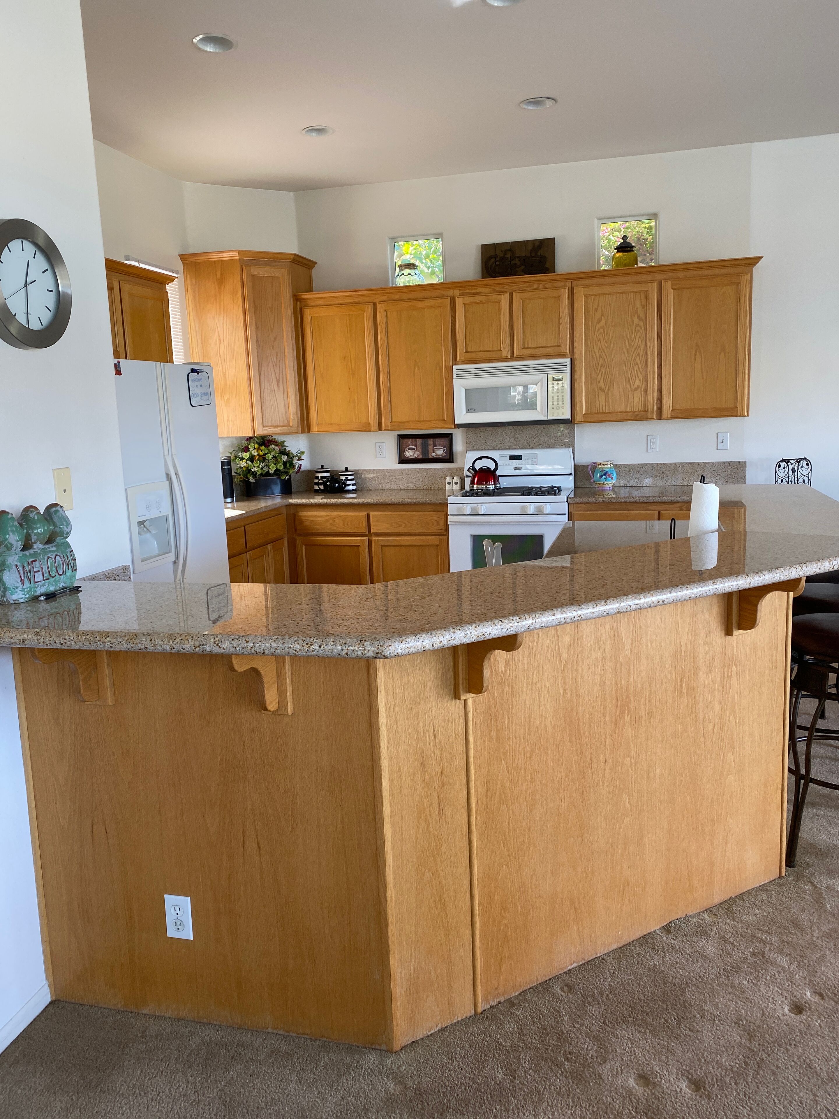 HOME ON GOLF COURSE WITH SALTWATER POOL&SPA 2 MI TO COACHELLA!