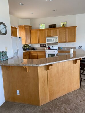 Microwave, dishwasher, coffee/tea maker, cookware/dishes/utensils
