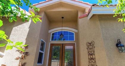 HOME ON GOLF COURSE WITH SALTWATER POOL&SPA 2 MI TO COACHELLA!