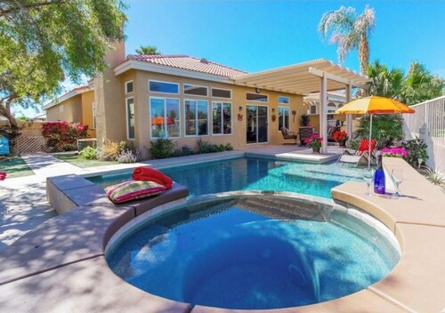 HOME ON GOLF COURSE WITH SALTWATER POOL&SPA 1.5 MI TO COACHELLA!