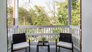 Luxury Duplex, 2 Bedrooms, Non Smoking, Kitchen | Balcony - Tower Grove Getaways by Namastay (St. Louis)