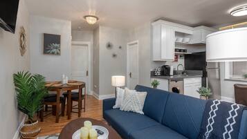 Dúplex de lujo, 2 habitaciones, para no fumadores, cocina | Sala de estar | Smart TV de 43 pulgadas con canales digitales y televisión