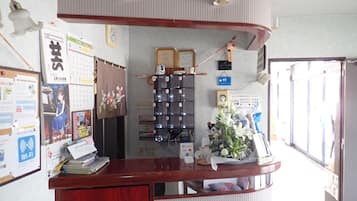 Quầy tiếp tân