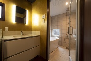Hontaku | Bathroom | Separate bathtub and shower, free toiletries, hair dryer, slippers