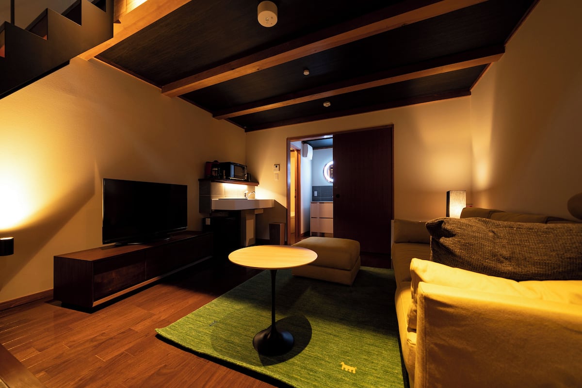 Living area | 30-inch LCD TV with cable channels, TV
