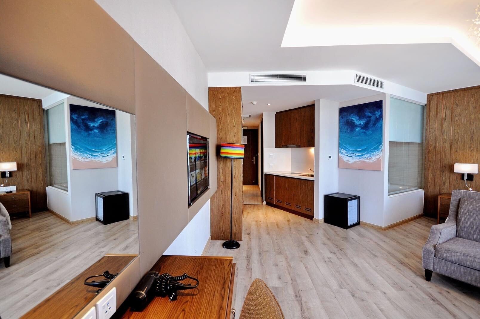 executive double room, 1 king bed, partial sea view | living area | 43-inch smart tv with cable channels, tv