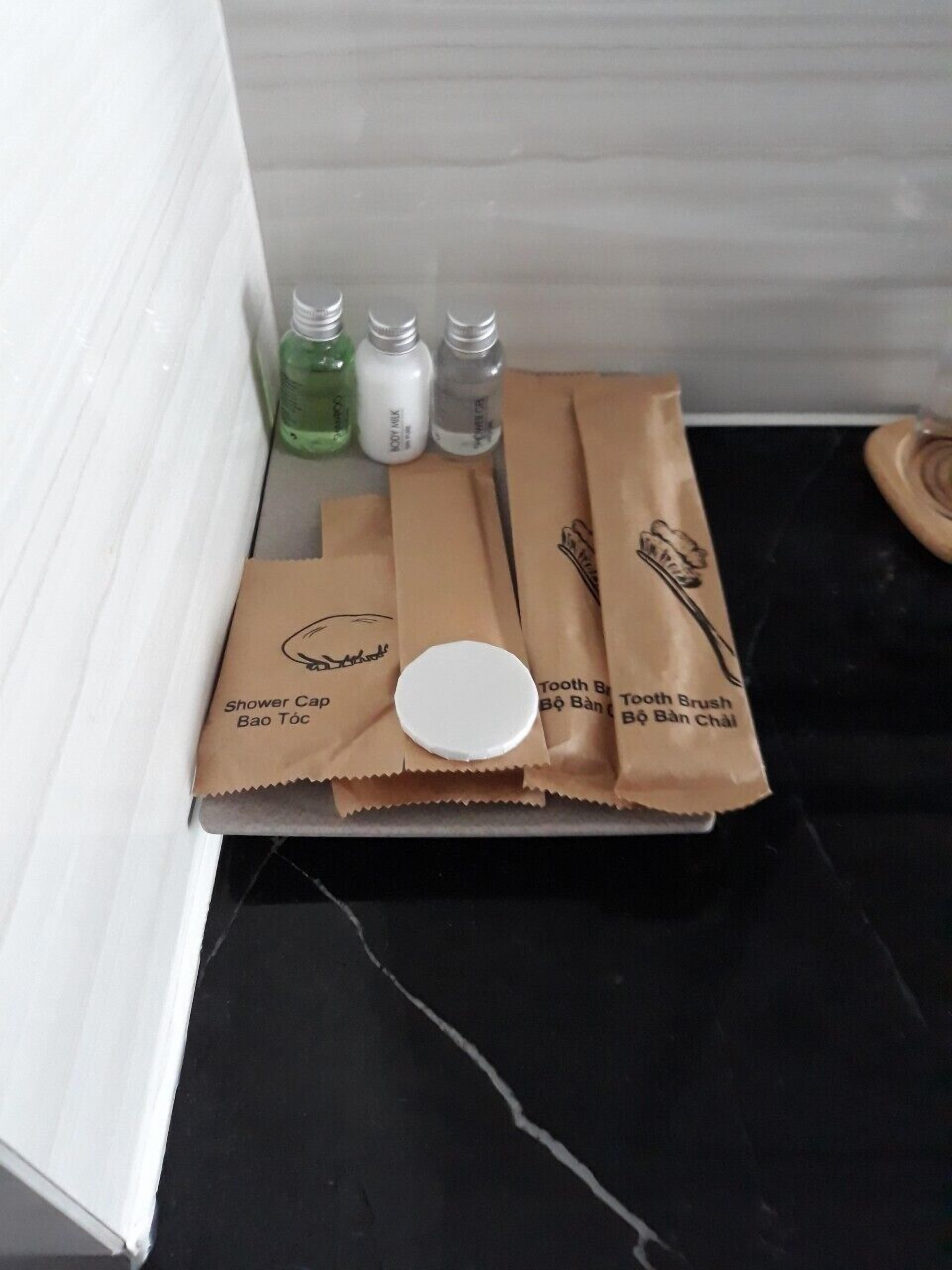 combined shower/bathtub, deep-soaking bathtub, rainfall showerhead