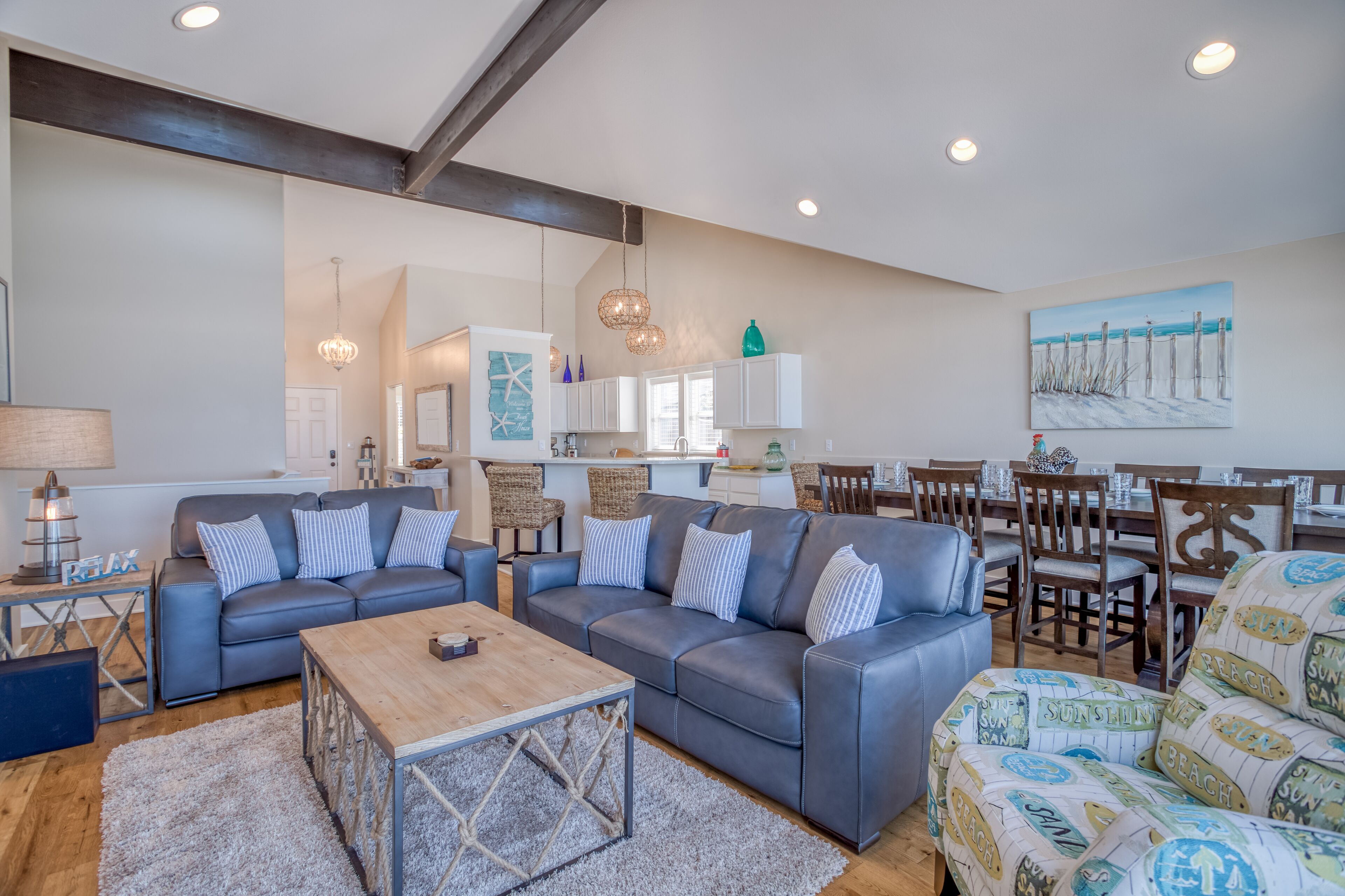 Luxurious Oceanfront, Private Beach Access, Gourmet Kitchen, Hot Tub, and more!