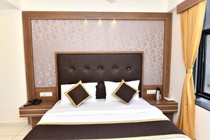 Habitación doble Deluxe | Camas con efecto memoria y caja de seguridad en la habitación