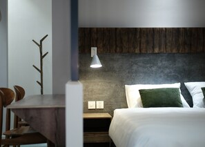 Signature studio (Private Garden Studio) | Luxe beddengoed, pillowtop-bedden, een minibar, individueel gedecoreerd