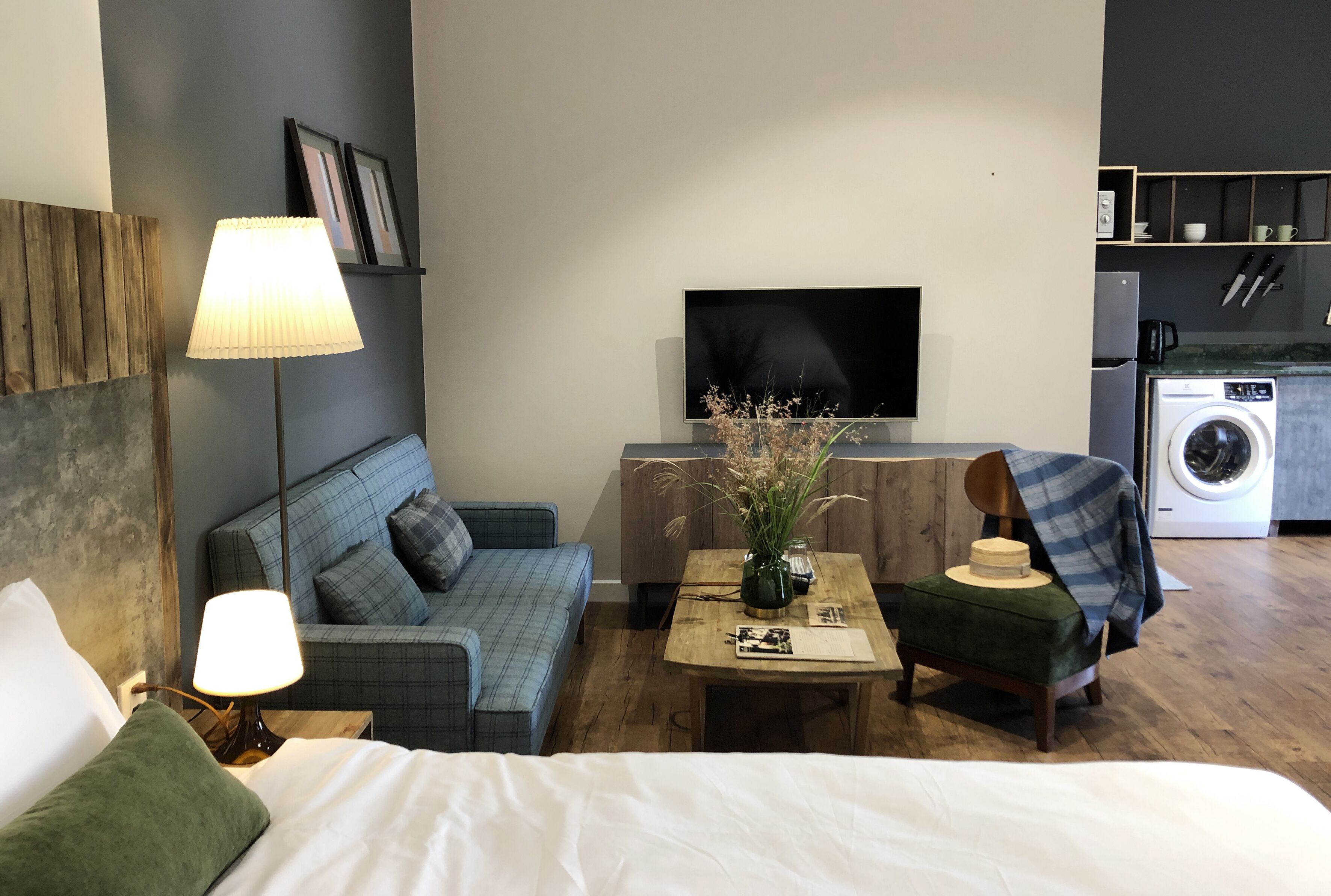 Ropa de cama de alta calidad, colchones con pillow-top y minibar 