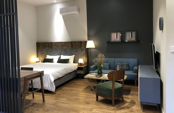 Panoramic Studio | Premium bedding, pillow-top beds, minibar, individually decorated