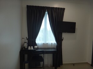 Superior Room, 1 King Bed | Desk, blackout drapes, soundproofing, iron/ironing board - Hotel Seri Geliga (Chukai)