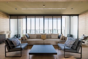 TV, books - Price2 Space4, 500m Bts, Rooftop Pool, High Speed Wifi (Krung Thep Maha Nakhon)