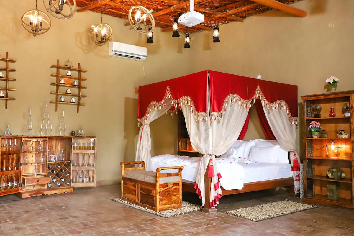 Presidential Room | Blackout drapes, free WiFi, bed sheets