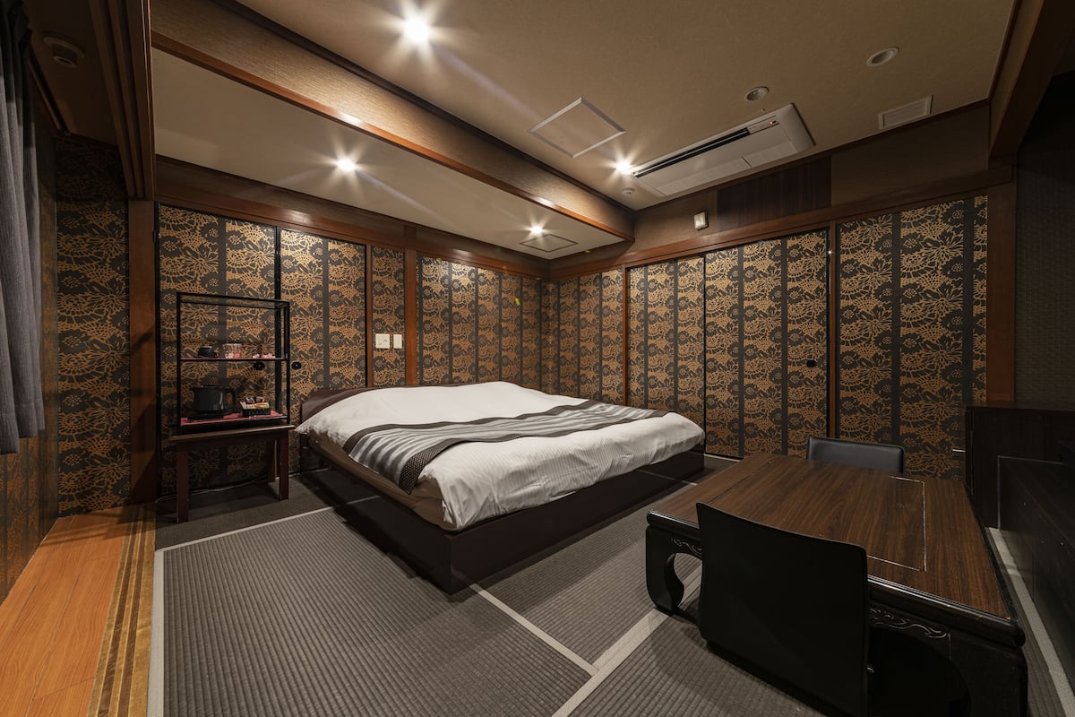 1 bedroom, minibar, desk, free WiFi