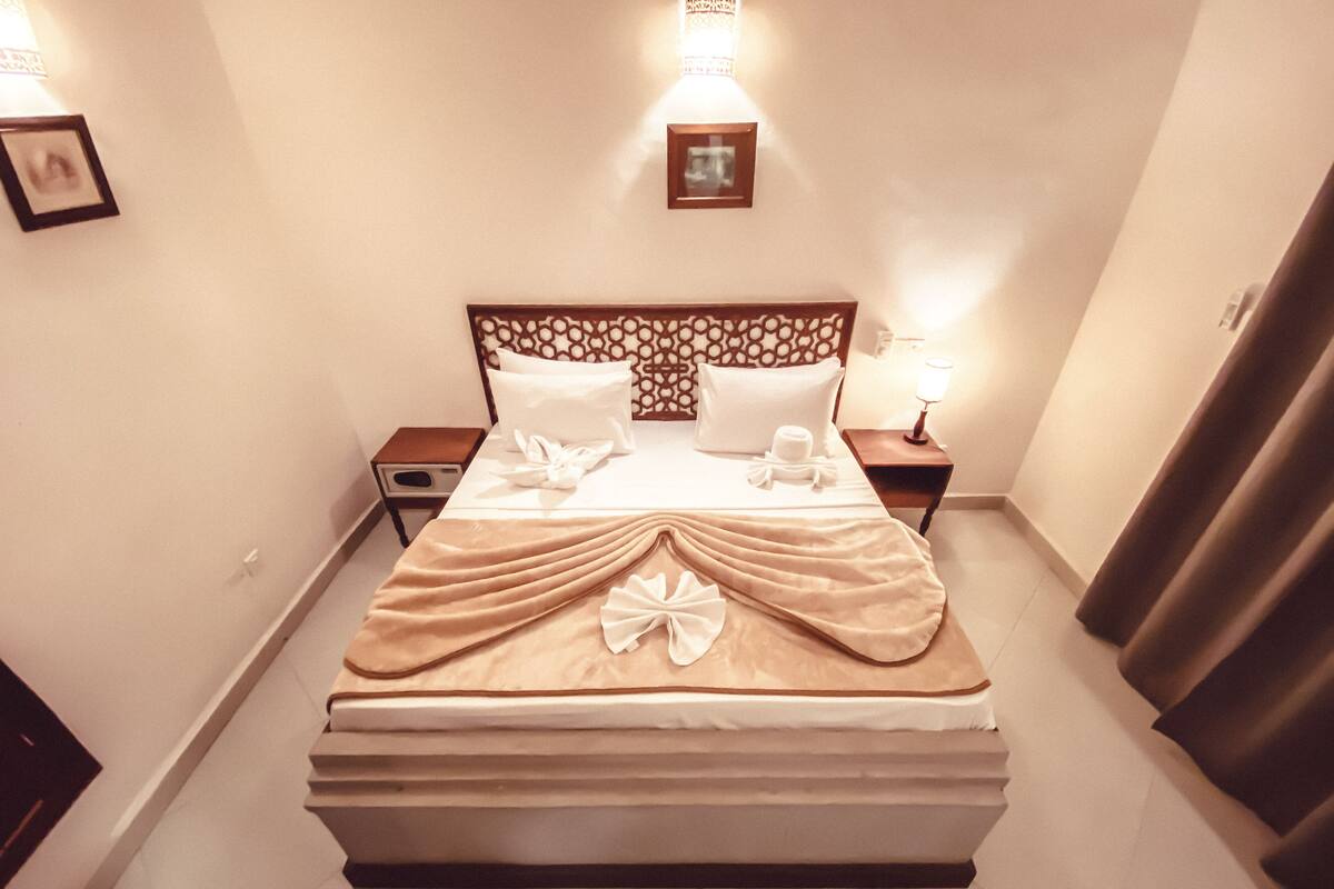 Standard Double Room, 1 King Bed | Minibar, in-room safe, desk, laptop workspace