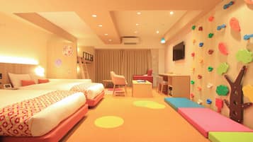 Quarto (Kids) | Cofres nos quartos, escrivaninha, ferros/tábuas de passar roupa