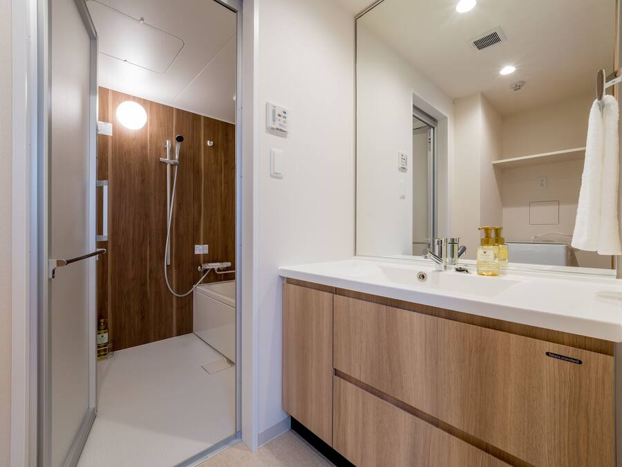 Hina Room - 2 Double & sofa bed (Please see all policies and info before you book) | Bathroom | Separate tub and shower, free toiletries, hair dryer, slippers