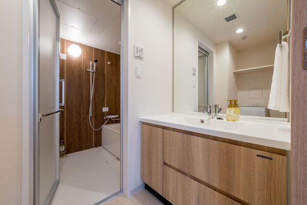 Superior-Zimmer (Hina,Please see all policies and info) | Badezimmer | Badewanne und Dusche (separat), kostenlose Toilettenartikel