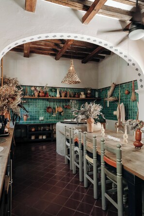 Free daily full breakfast 