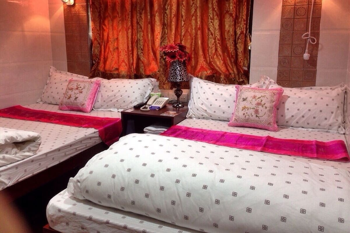Family Room | In-room safe, free WiFi, wheelchair access