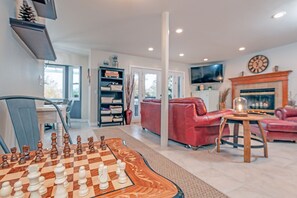 Smart-TV, Kamin, Tischtennisplatte