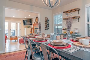 Dining - Wine Country Escape with Mountain Views, Hot Tub and 4 King beds!  (Sonoma)