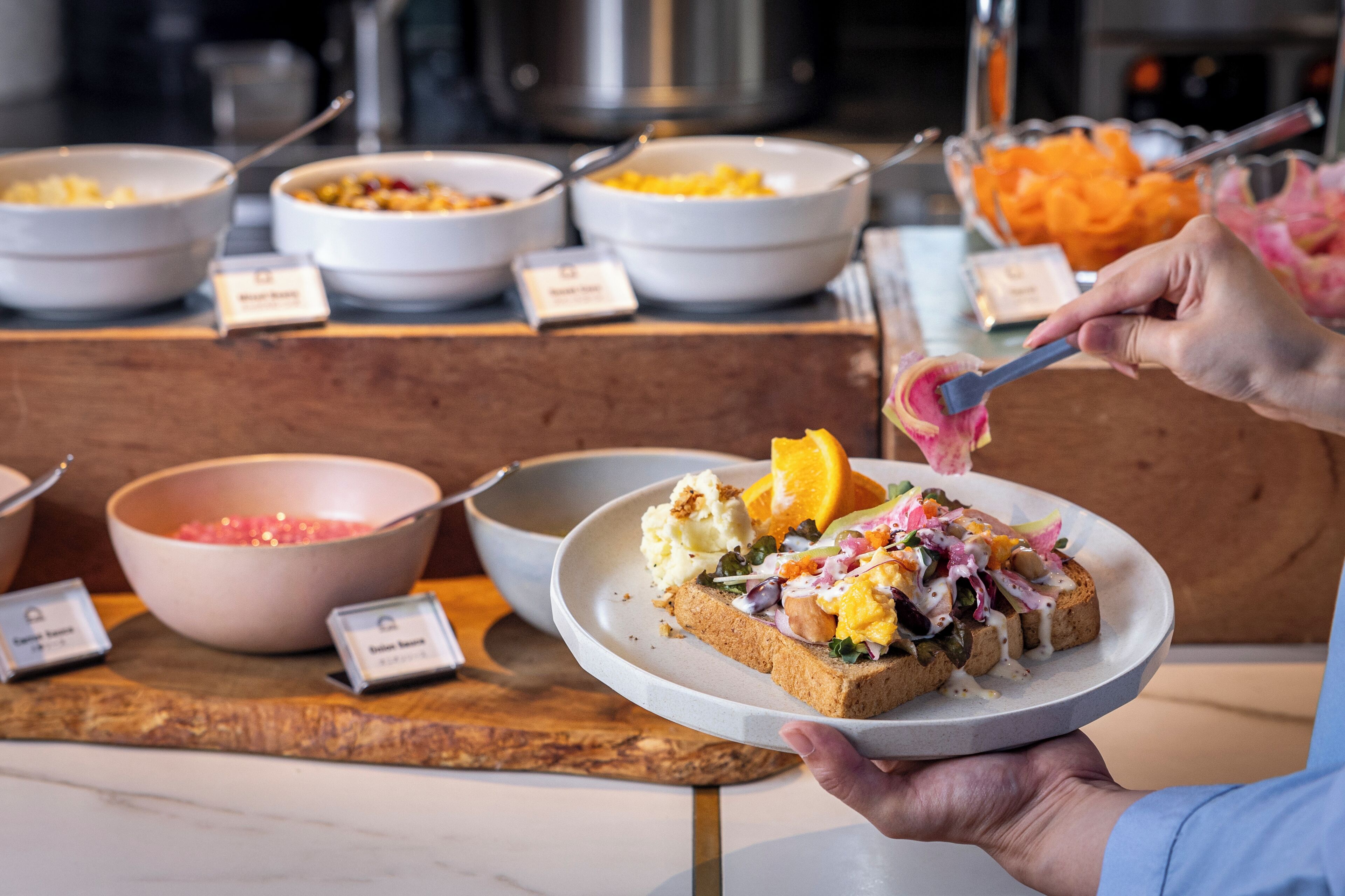 daily buffet breakfast (jpy 1650 per person)