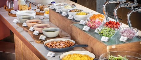 Daily buffet breakfast (JPY 1650 per person)
