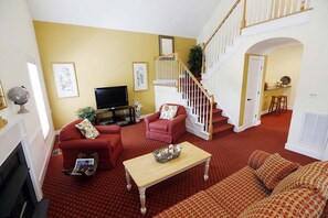 Living area - Charming two bedroom in The Cottages at King's Creek Plantation (Williamsburg)