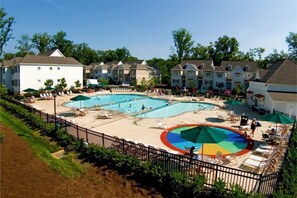 Indoor pool, outdoor pool - Charming one bedroom in The Cottages at King's Creek Plantation (Williamsburg)