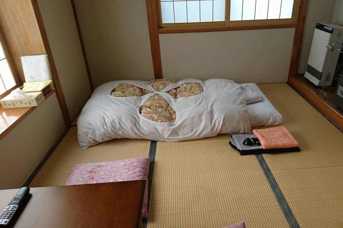 Chambre Simple, salle de bains commune | Coffres-forts dans les chambres, Wi-Fi gratuit