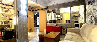 Hop Inn - Hostel
