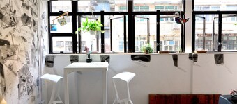 Hop Inn - Hostel