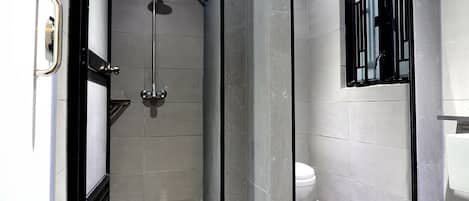 Shower, free toiletries, hair dryer, towels