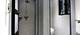 Hop Inn - Hostel
