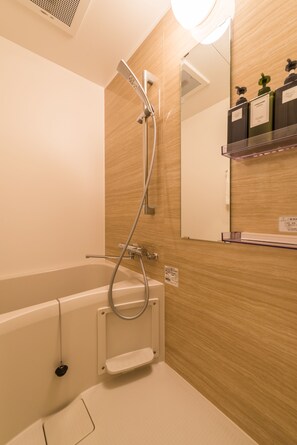 Habitación tradicional (Deluxe Japanese Style) | Baño | Tina y regadera independientes y tina profunda 