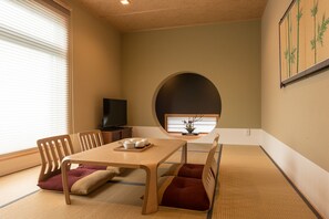 ห้องทราดิชันนัล (Deluxe Japanese Style) | โต๊ะทำงาน, Wi-Fi ฟรี, ผ้าปูที่นอน