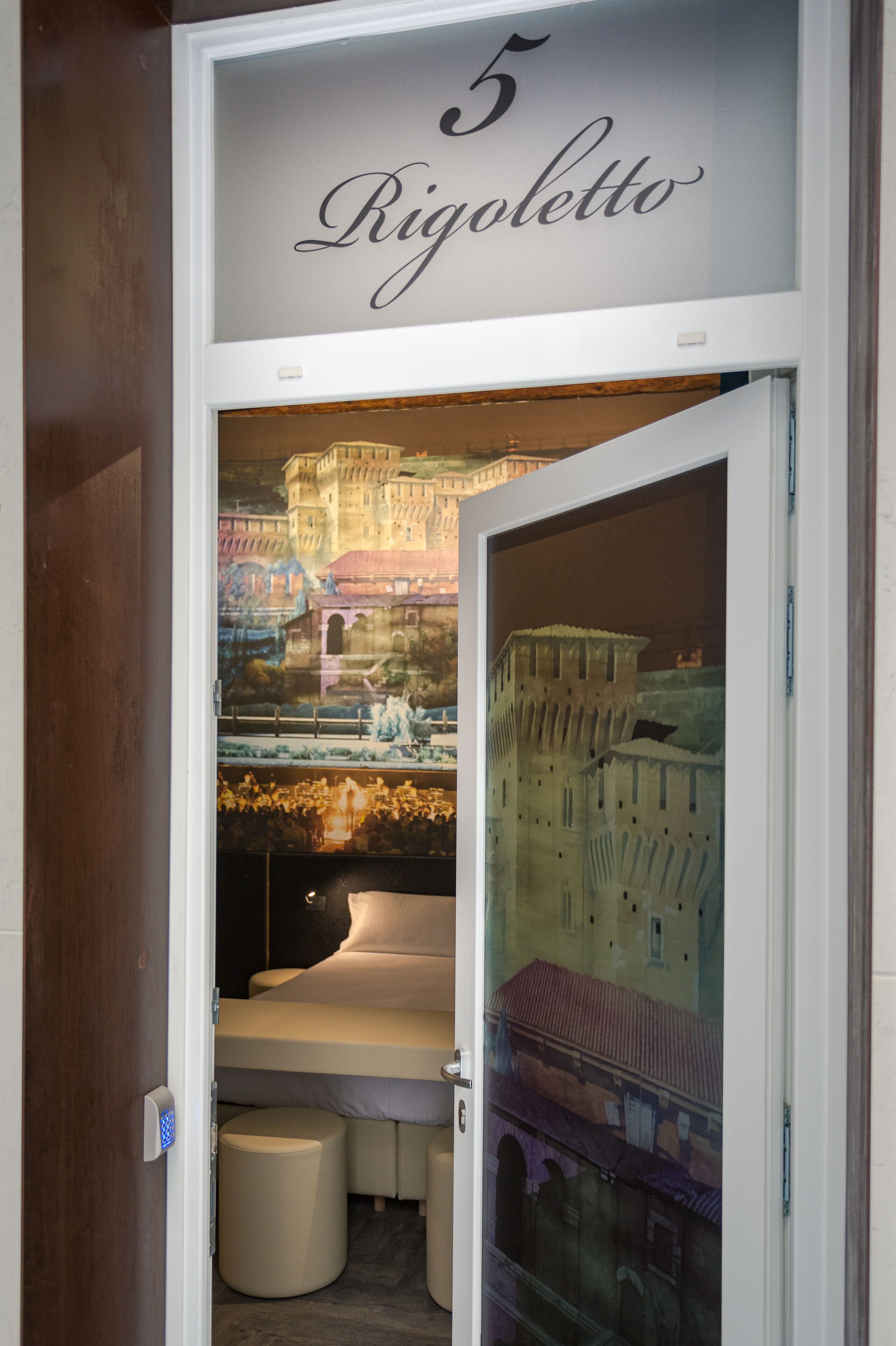 標準雙人或雙床房 (N.5) | 高級寢具、羽絨被、記憶床墊、客房內保險箱