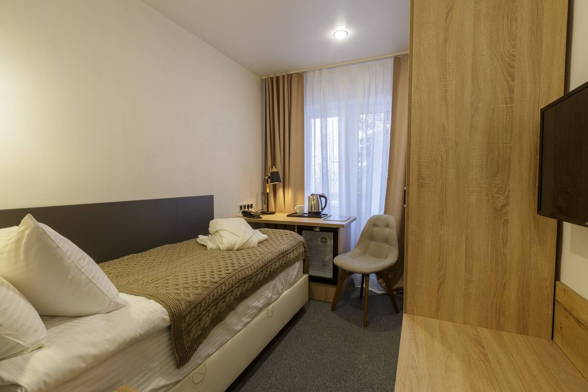 Desk, laptop workspace, free WiFi, bed sheets