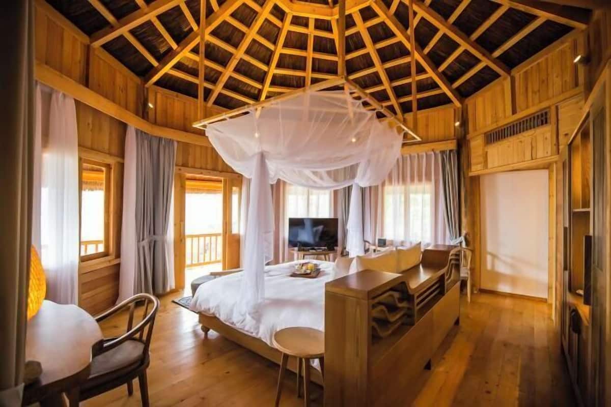Premium bedding, down duvets, pillow-top beds, in-room safe