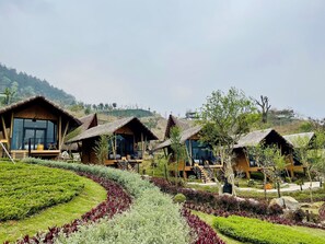 Glamour | Balcony - Le Champ Tu Le Resort Hot Spring & Spa (Van Chan)